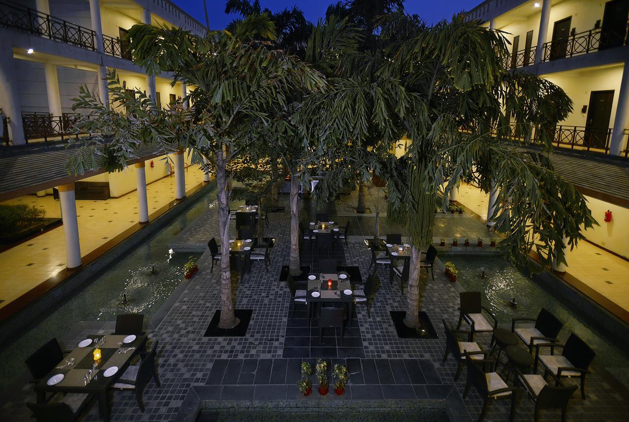 Treehouse Hotel Club & Spa Dharuhera Exterior photo