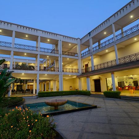 Treehouse Hotel Club & Spa Dhāruhera Exterior photo
